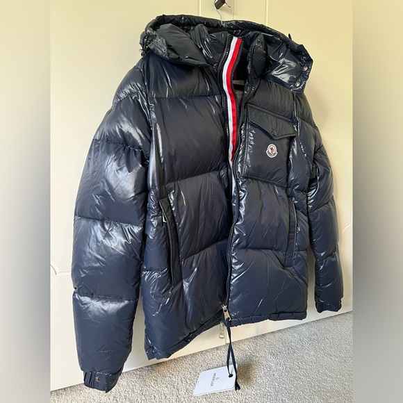 Moncler Montbeliard Short
Down jacket - Picture 3 of 9